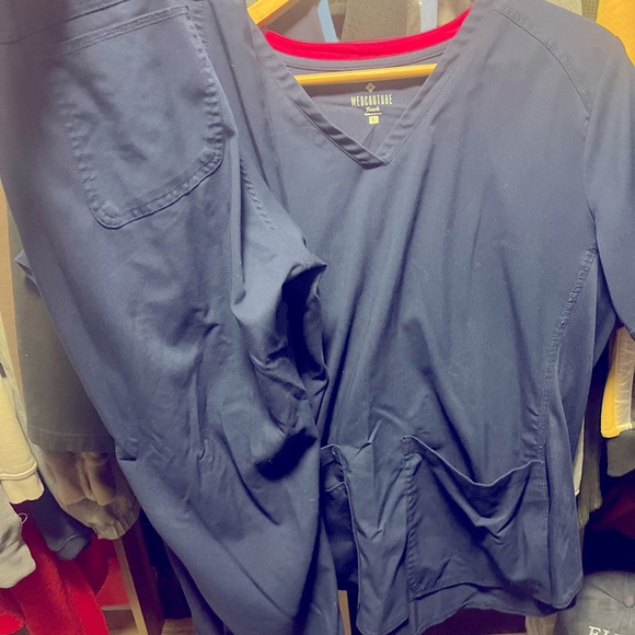 Women’s scrubs all in excellent condition!
Most size large,sketchers set is XL - Picture 9 of 13